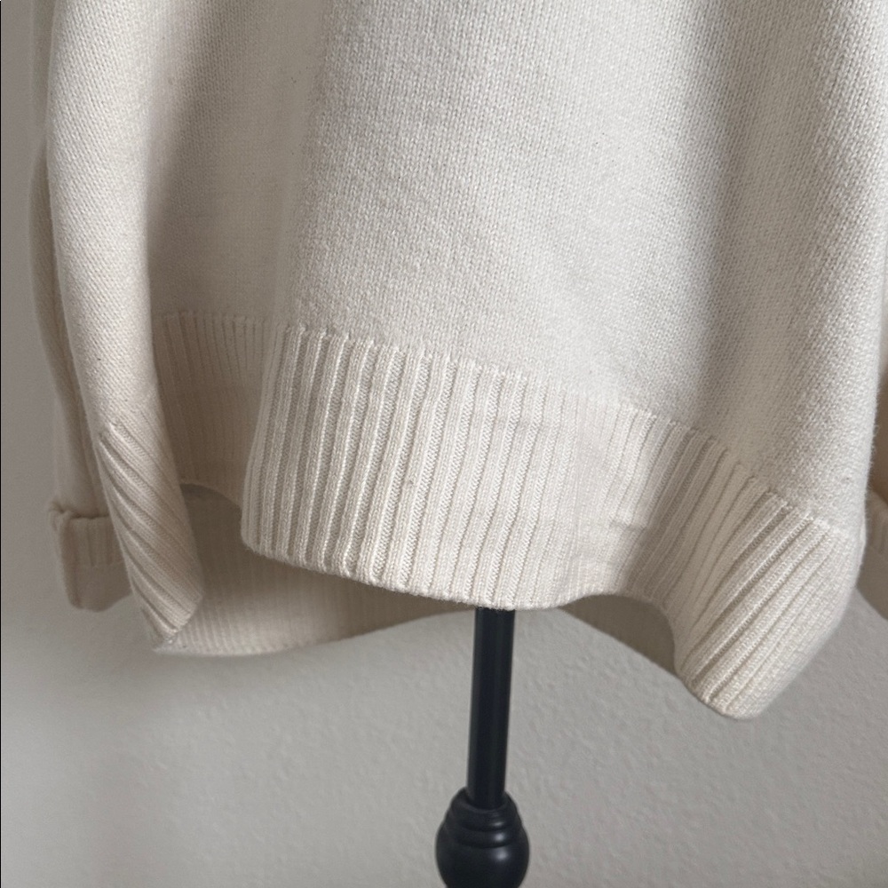 Ami Alexandre Mattiussi Cream Sweater with Red Heart - Picture 7 of 11